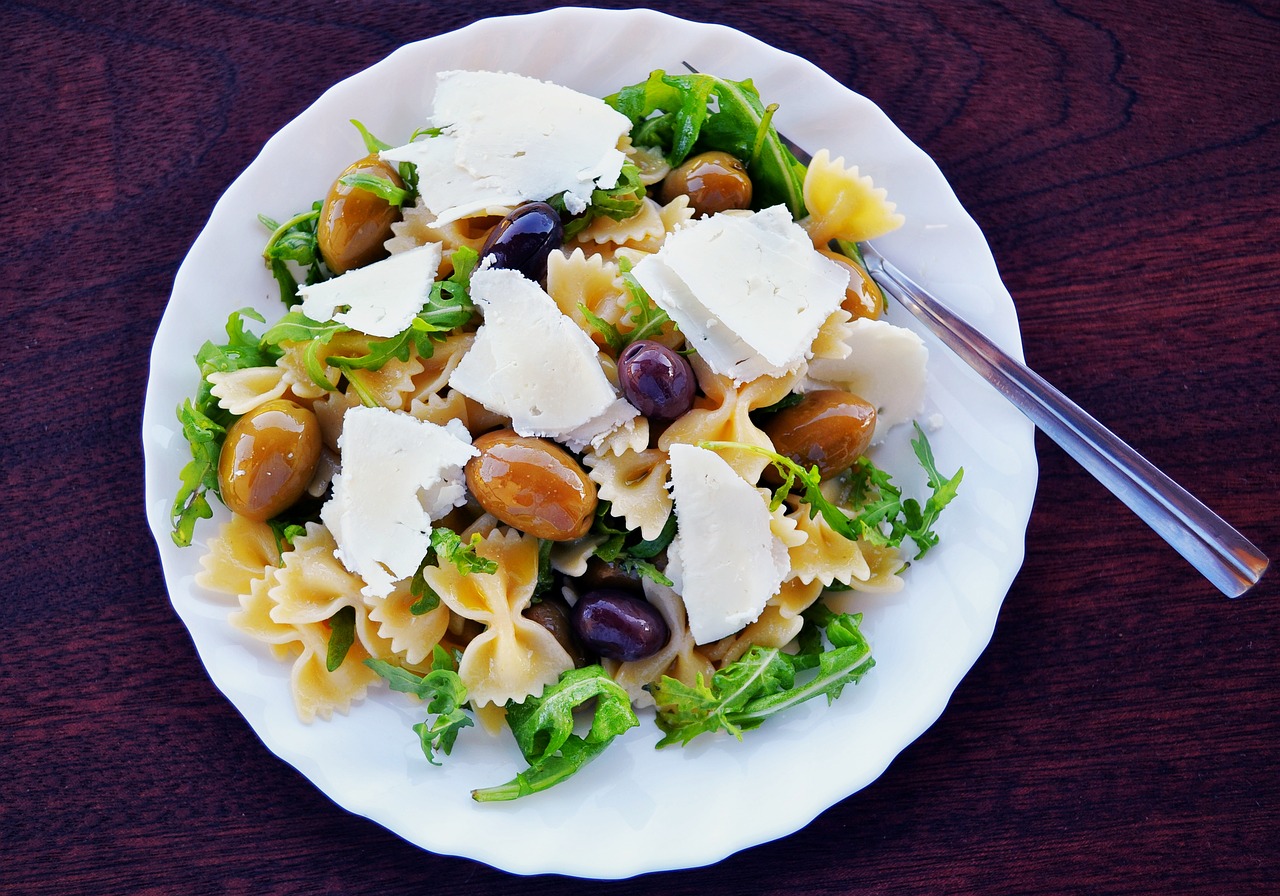 Паста «Греческий салат» в сливочном соусе
