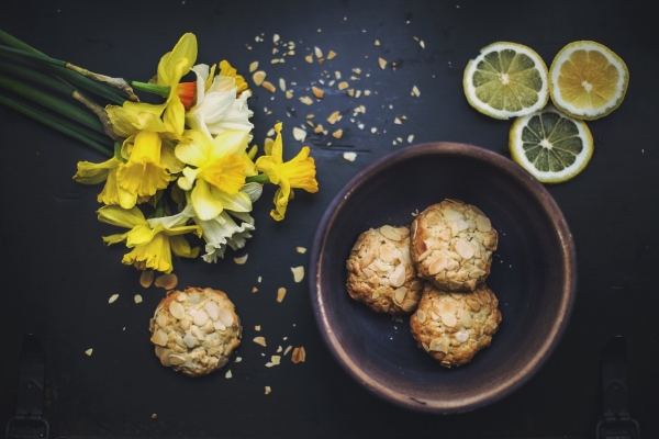 Хлебный пудинг, персиковый кобблер, медово-миндальное печенье — готовим диетические десерты