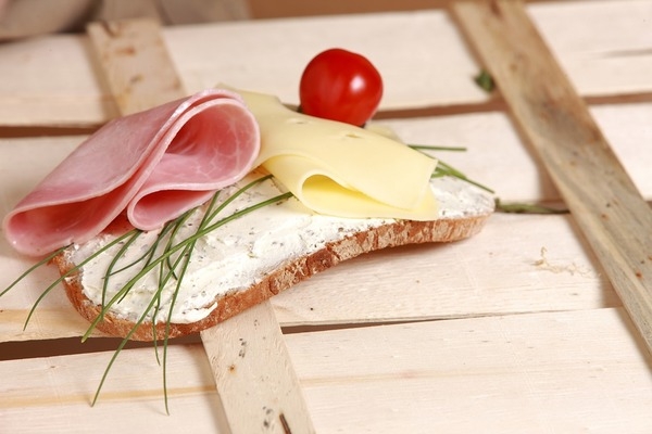 Смачний бутерброд швидко і просто — 7 рецептів сирних спредів