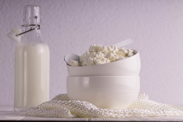 Худнемо на кисломолочних продуктах — дієти на кисломолочному сирі та кефірі