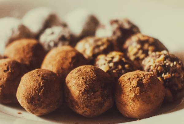 Як приготувати шоколадні трюфелі в домашніх умовах — рецепти і поради