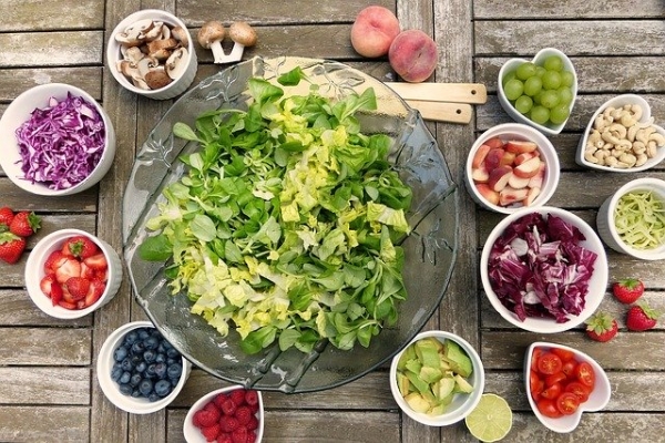 Готовим легкие салаты на каждый день – 5 рецептов