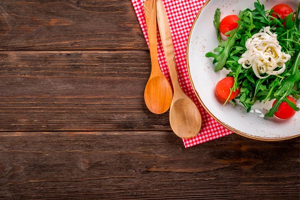 Салат без майонеза: 5 рецептов легких соусов