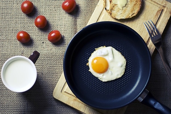 Готуємо швидкий сніданок – 5 рецептів яєць в духовці